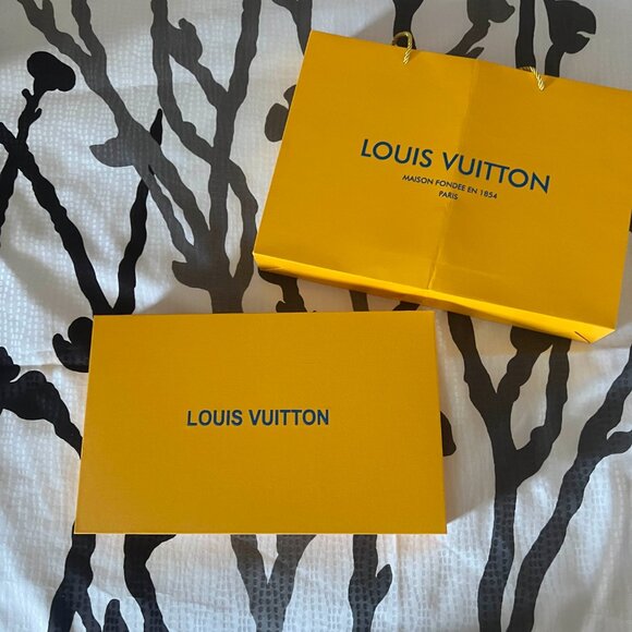 Louis Vuitton x Takashi Murakami Blossom Scarf - Picture 2 of 4